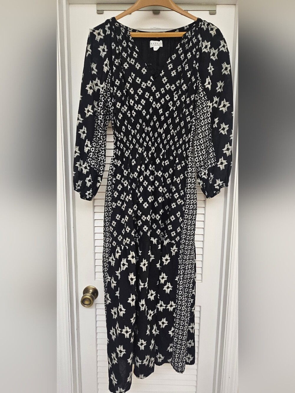 Velvet by Graham & Spencer Elen Dress Black & White Star Print LS Maxi Dress